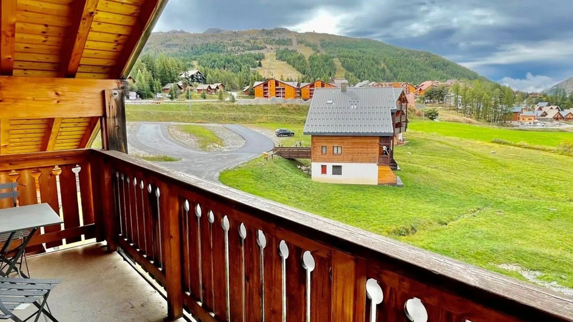 Studio Cabine Pour 4 Avec Parking Gratuit A La Joue Du Loup - Fr-1-504-633 Le Devoluy
