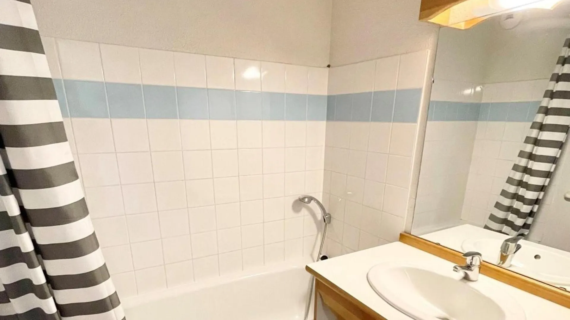 Studio Cabine Pour 4 Avec Parking Gratuit A La Joue Du Loup - Fr-1-504-633 Le Devoluy Apartment